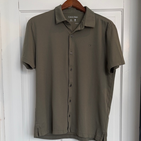 Calvin Klein Other - Calvin Klein Men's Casual Olive Green Button front Shirt Size Medium